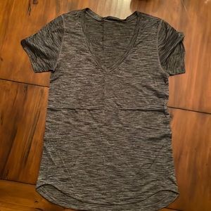 EUC Lululemon Running Tee Shirt  Black Sz 4 V Neck